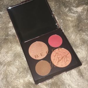 Becca X Chrissy Teigen Gloe Face Palette